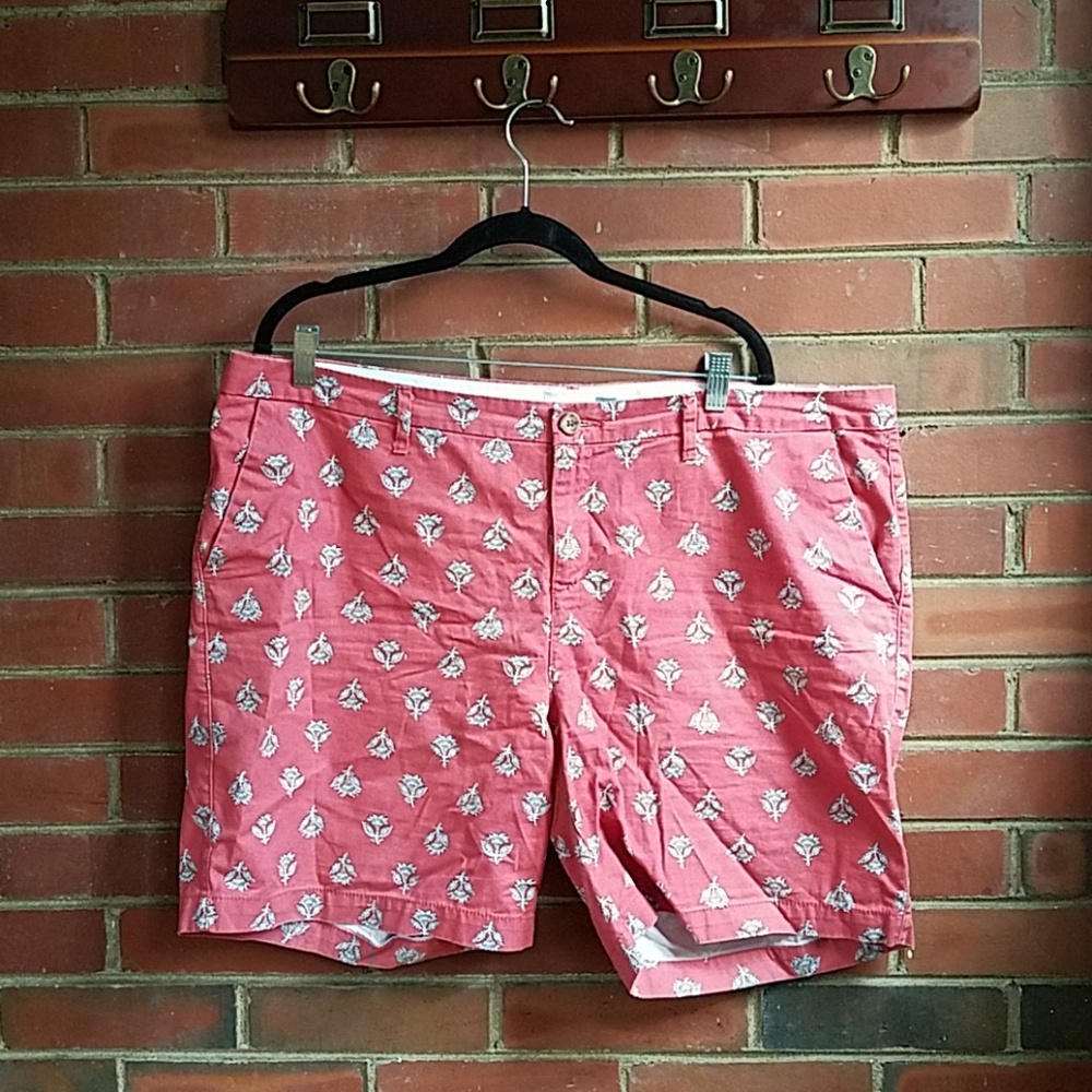 Old navy light red shorts with flower print